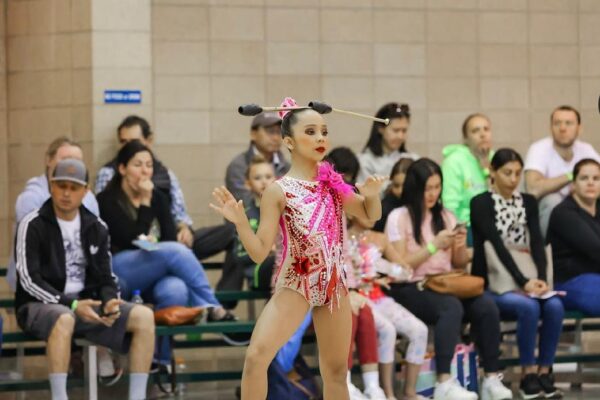Gimnasta Amarantha Acosta se alzó con plata en campeonato internacional en Texas