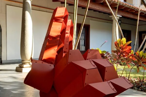Quinta San Pedro: Un nuevo lugar de esparcimiento abre con exposición de arte geométrico
