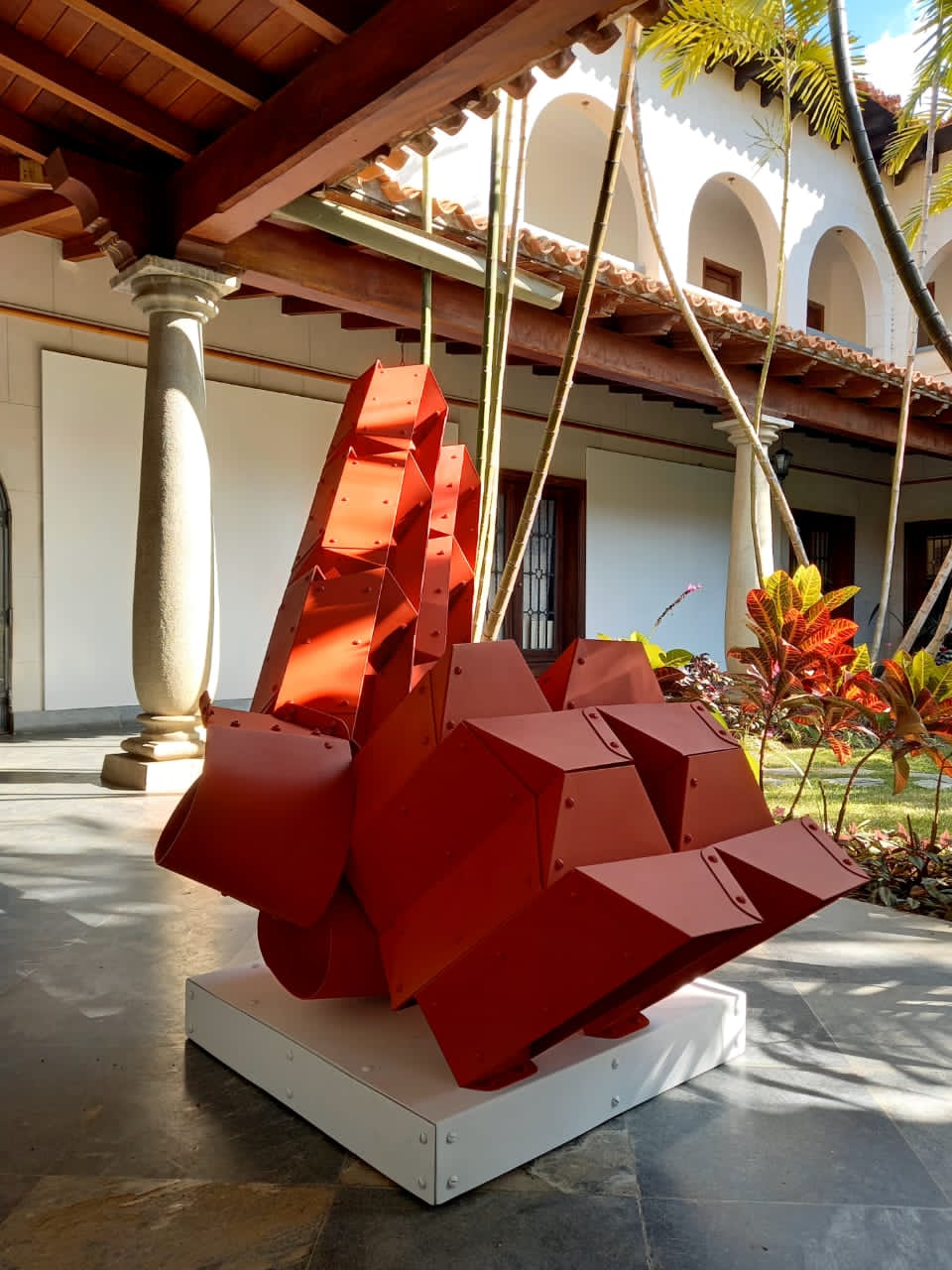 Quinta San Pedro: Un nuevo lugar de esparcimiento abre con exposición de arte geométrico