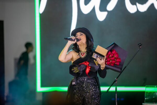 Karina enamoró en la Concha Acústica de Colinas de Bello Monte
