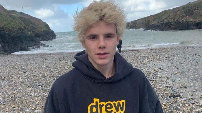 Cruz Beckham comenzará su carrera musical al firmar con la compañía de gestión de Dua Lipa