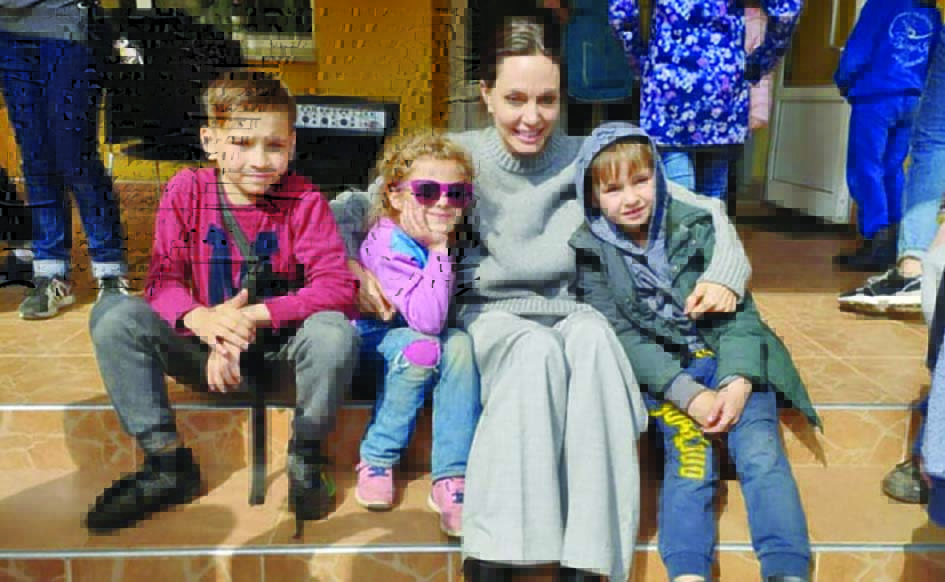 Angelina Jolie hace viaje sorpresa a Ucrania