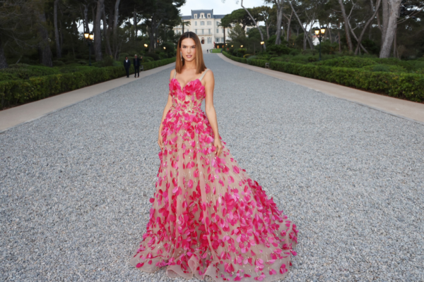 LOS DISEÑOS DE ELIE SAAB DESLUMBRAN EN EL FESTIVAL DE CINE DE CANNES 2022