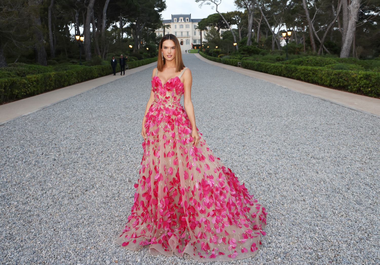 LOS DISEÑOS DE ELIE SAAB DESLUMBRAN EN EL FESTIVAL DE CINE DE CANNES 2022