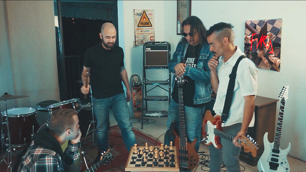 Nueve Noventa lanzó su primer videoclip al son de la «FURIA»