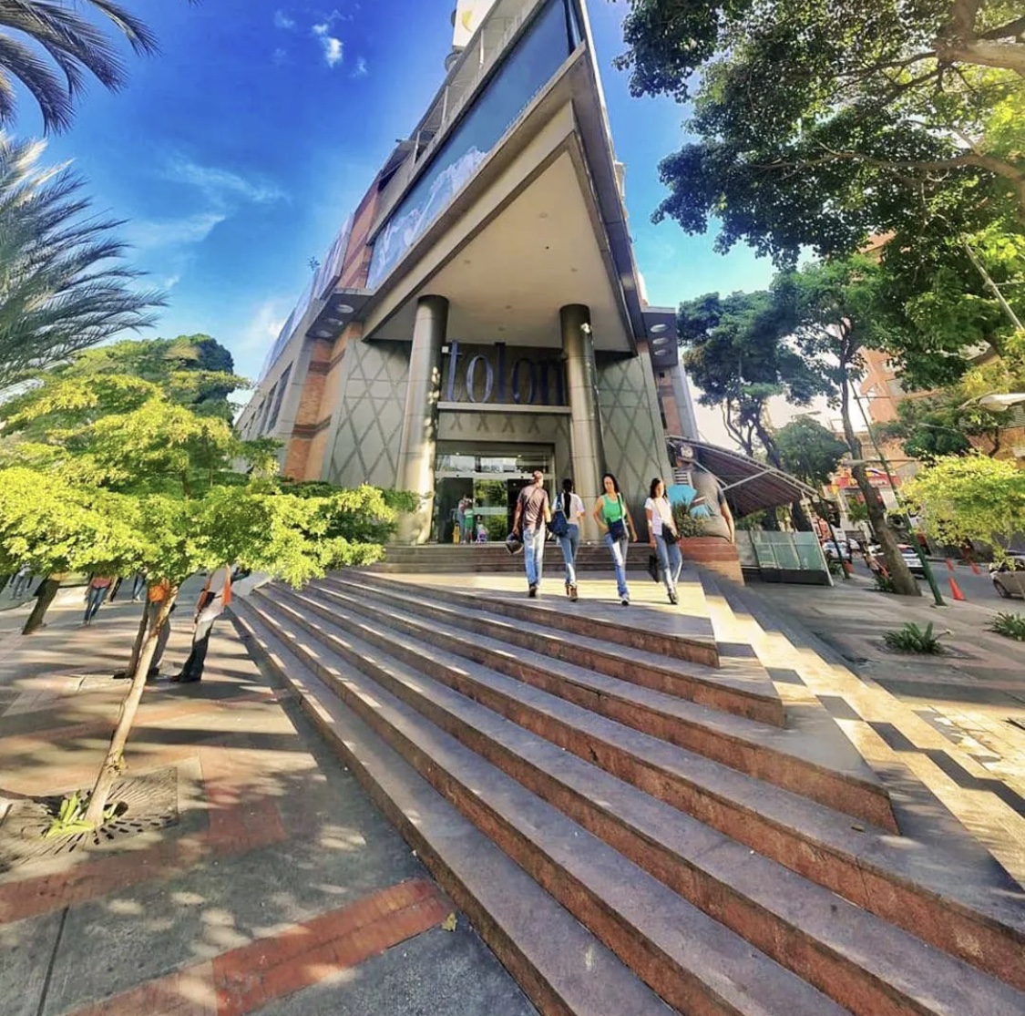 El Arte invade los espacios de Tolón Fashion Mall