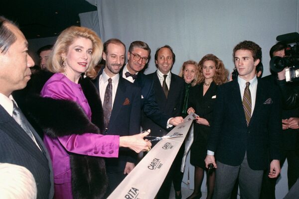 La leyenda del cine francés Catherine Deneuve recibirá un premio honorífico en la 79ª Mostra de Cine de Venecia