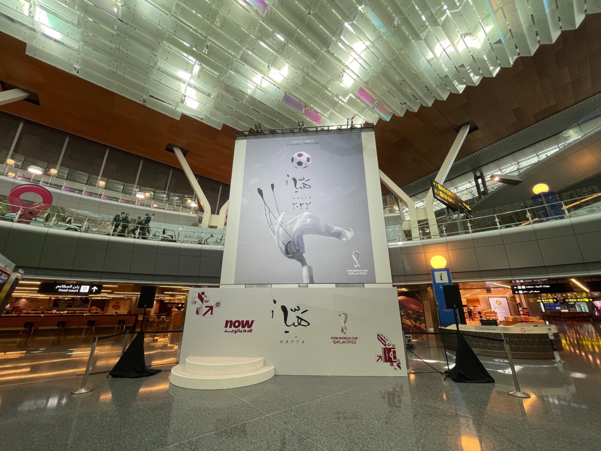 Póster oficial de la Copa Mundial de la FIFA Qatar 2022 presentado en el Aeropuerto Internacional de Hamad