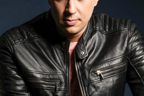 Andrés Brandt se estrena en la música con cover de Guillermo Dávila