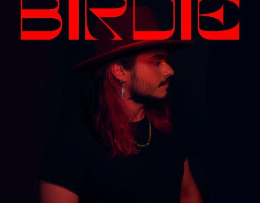 Alex Mor evoca ritmos tradicionales en “Birdie”