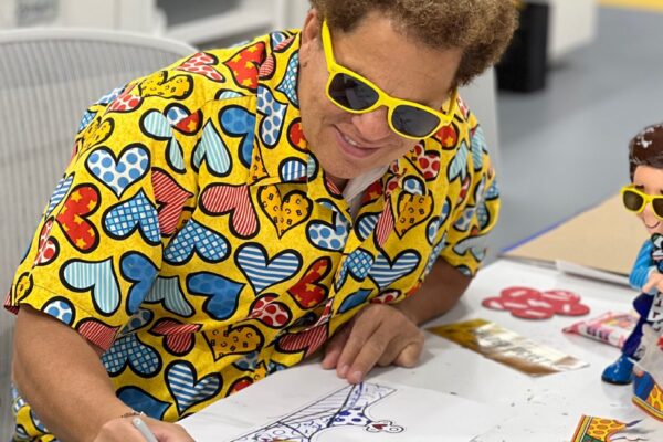 Burger King celebra 68 años con una nueva corona de edición limitada diseñada por Romero Britto y un Whopper Jr. gratis para miembros de Royal Perks