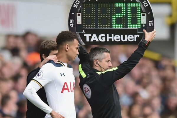 Los guardianes del fútbol aprueban el uso permanente de cinco suplentes para los mejores juegos