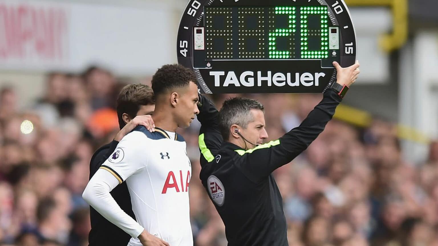 Los guardianes del fútbol aprueban el uso permanente de cinco suplentes para los mejores juegos