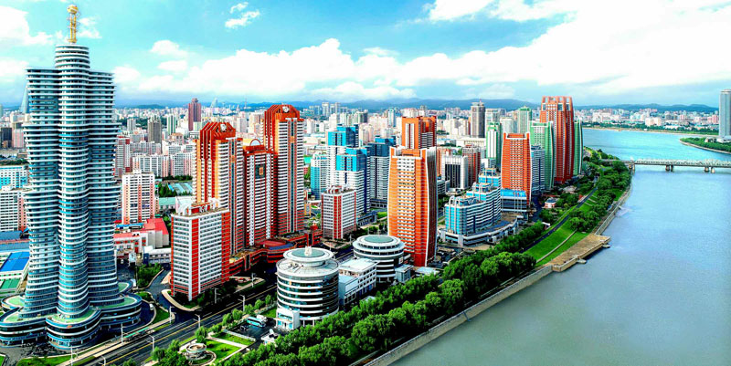 El organizador de los ejercicios de guerra que amenaza la paz y la seguridad