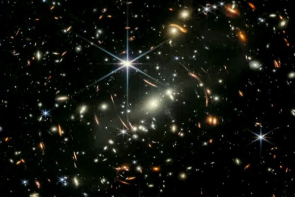 El telescopio Webb revela la imagen infrarroja más profunda del universo primitivo