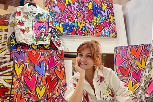 JENNY CALDERA A TRAVÉS DE SUS PINTURAS ENAMORA AL PÚBLICO