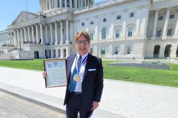 Víctor Cámara recibió importante reconocimiento en Estados Unidos