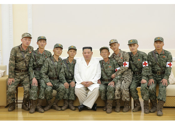 Estimado compañero Kim Jong Un se reúne con combatientes de la rama médica del EPC y pronuncia discurso de felicitación  El estimado compañero Kim Jong Un, Secretario General del Partido del Trabajo de