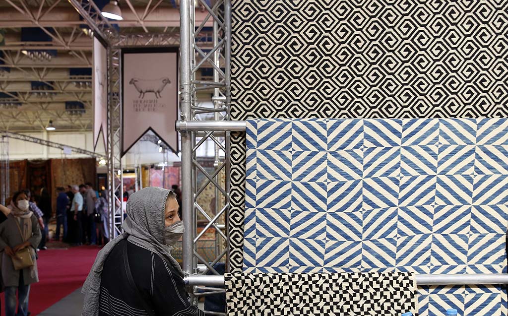 La antigua tradición de las alfombras iraníes se renueva a medida que las ventas disminuyen