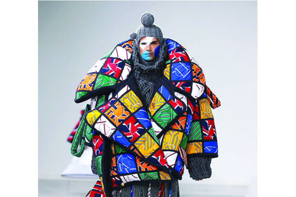 Thom Browne lleva el drama a la sastrería clásica para el otoño de 2022