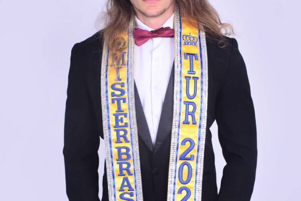 Manoel Pio es Mister Brasil Tur 2022