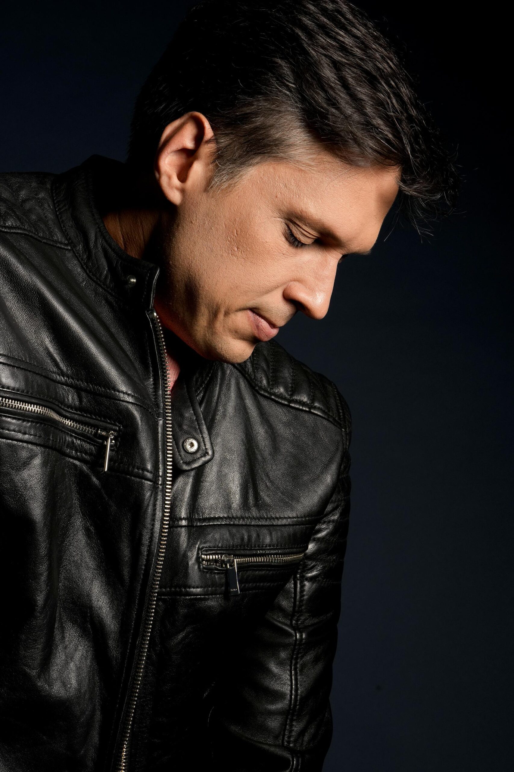 Andrés Brandt suena con insistencia en la radio nacional con “Déjate amar”