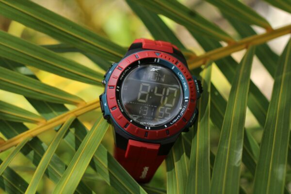 PODER Y ACTITUD REFLEJA EL RELOJ “GRIT RED” DE REEBOK