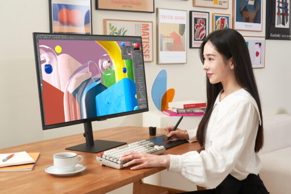 Conoce los diferentes tipos de brillo  y cómo la Pantalla Mate del monitor puede ayudarte