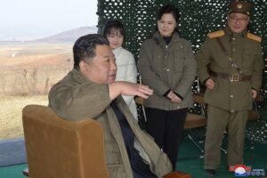 Estimado compañero Kim Jong Un dirige lanzamiento de prueba de nuevo ICBM de las fuerzas estratégicas de la RPDC