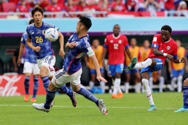 Costa Rica se recupera de una paliza para sorprender a Japón