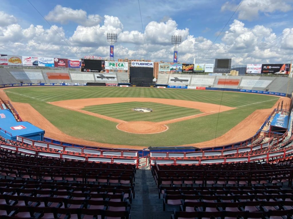 Cardenales de Lara en unión con Pickens estrena sistema de iluminación