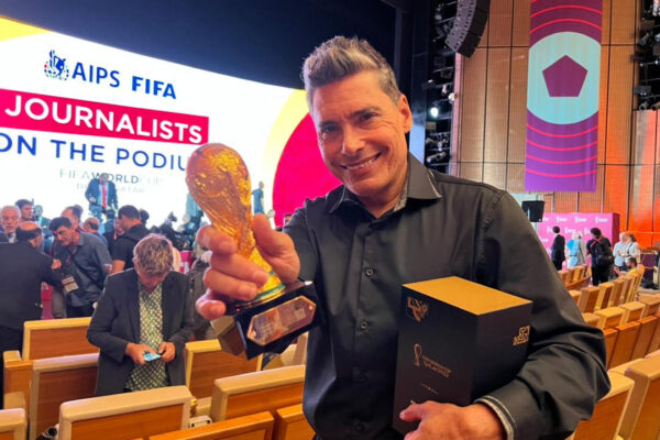 FIFA RINDE HOMENAJE AL PERIODISTA  TONY CARRASCO EN DOHA,QATAR