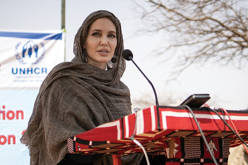 Angelina Jolie renuncia como enviada de la ONU para los refugiados