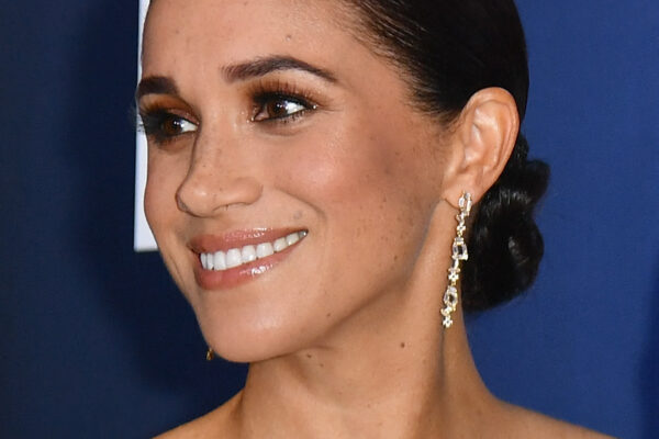 MEGHAN MARKLE EN CH CAROLINA HERRERA