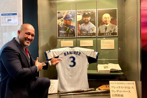 Alex Ramírez fue presentado como nuevo miembro del templo nipón en la sede del Salón de la Fama y Museo del Béisbol Japonés, ubicado en el Tokyo Dome