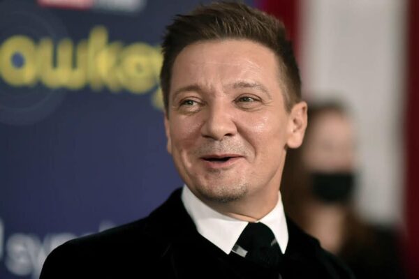 El actor Jeremy Renner en estado crítico tras accidente con quitanieves