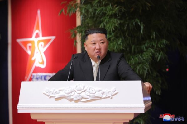 Estimado compañero Kim Jong Un pronuncia discurso en la recepción por 75 años del EPC