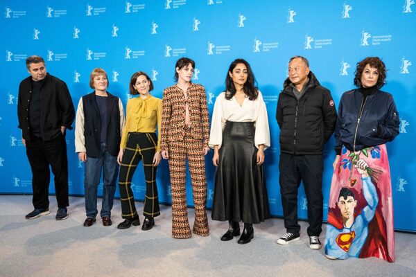 El presidente de Ucrania, Volodymyr Zelensky, se unirá al actor de Hollywood Sean Penn por enlace de video el jueves en la inauguración de la Berlinale.