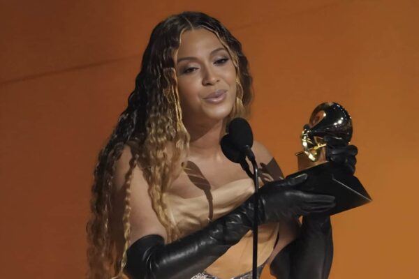 Beyoncé rompe récord de todos los tiempos en los Grammy, Styles gana como mejor álbum