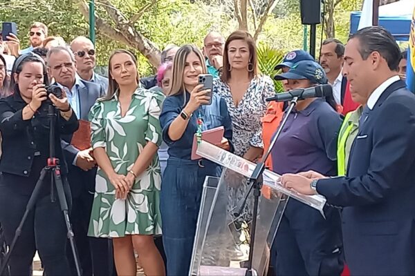 Alcaldía de Baruta y Embajada de Polonia develan Escultura en el Marco del Día Internacional de la Mujer