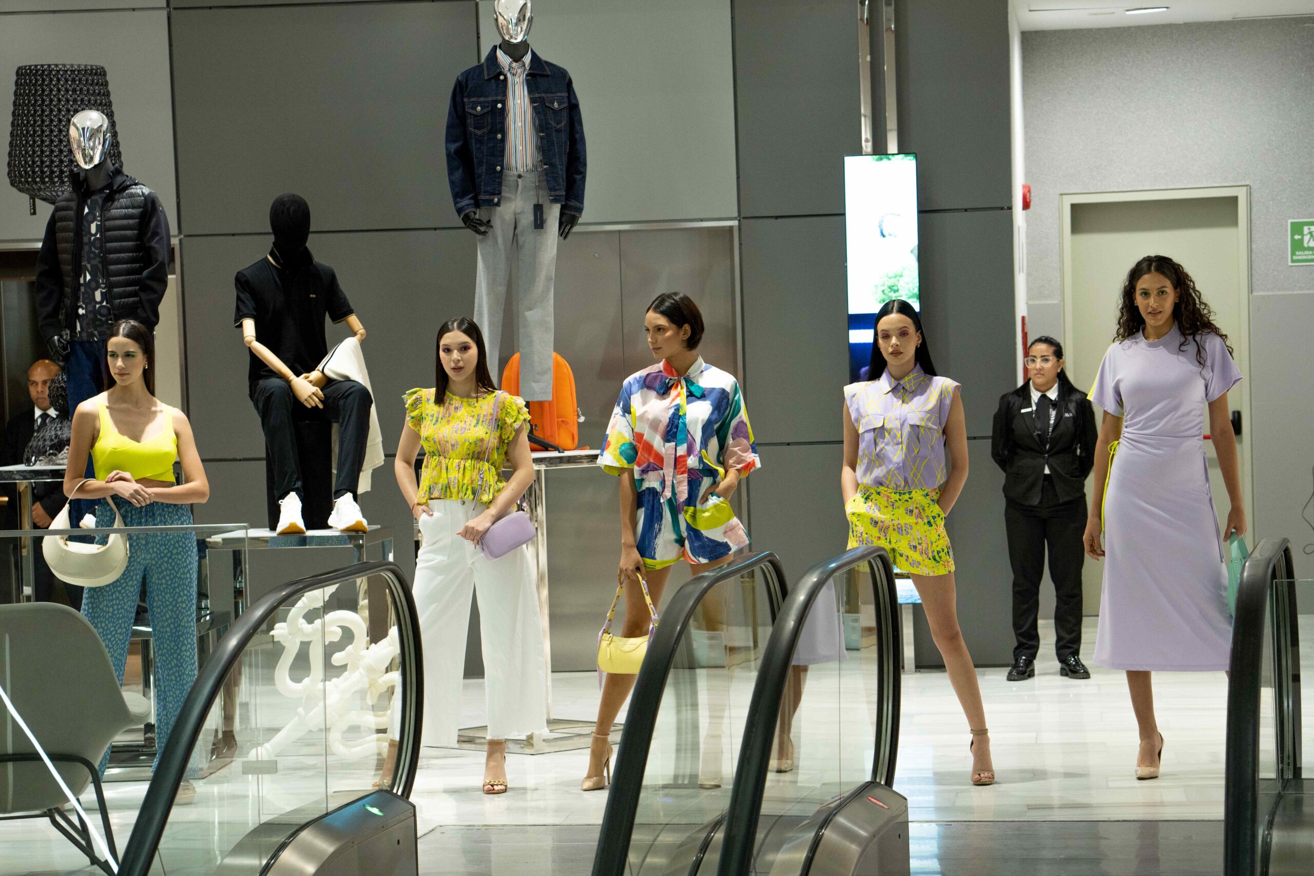 Llegó a Caracas la moda y color de Silvian Heach