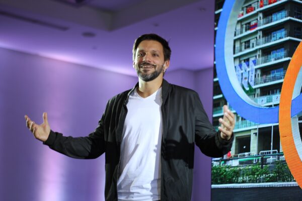 Antonio Díaz, cierra la gira nacional de su conferencia INSISTE
