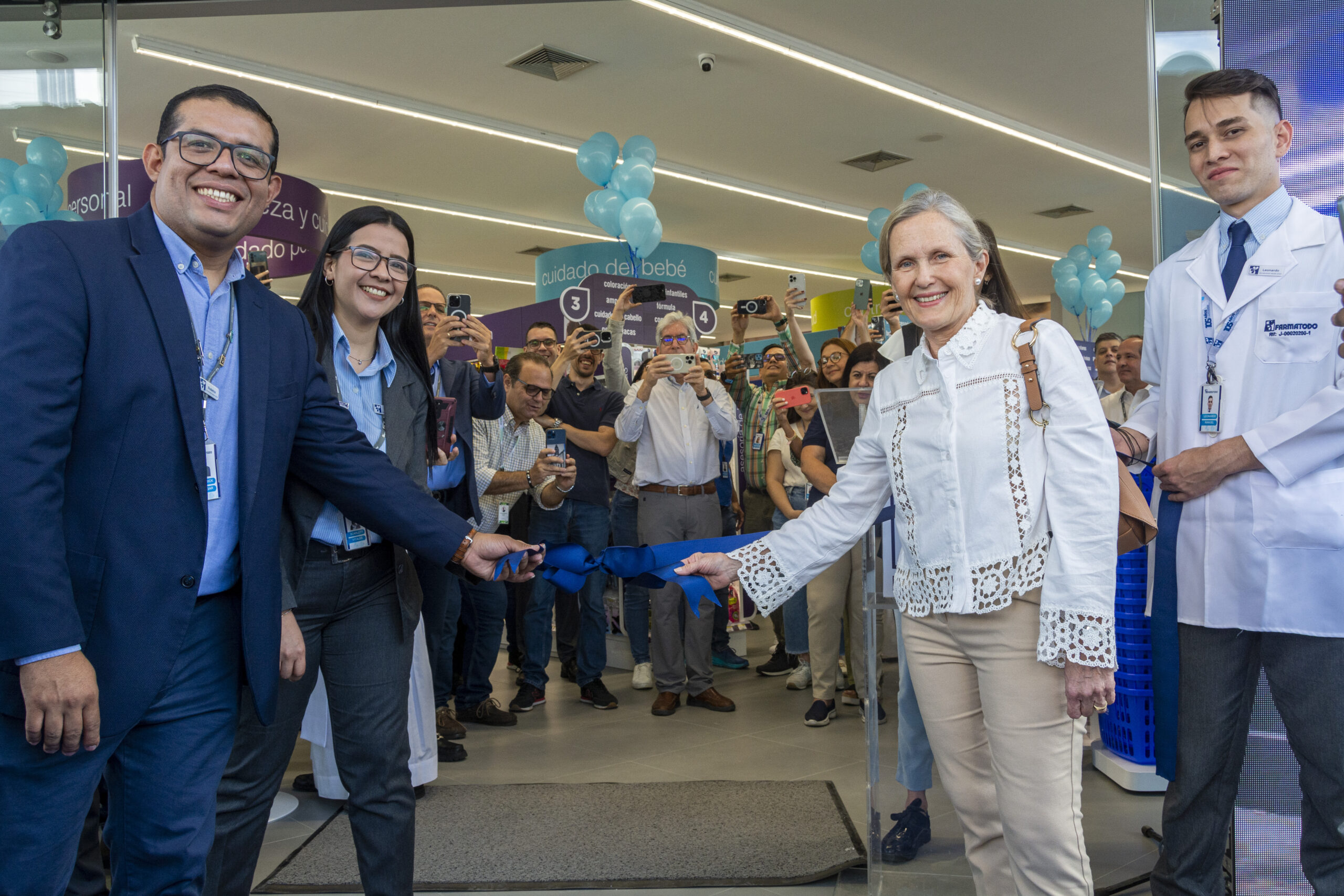 FARMATODO LLEGÓ A LOS DOS CAMINOS CON SU FARMACIA NÚMERO 178