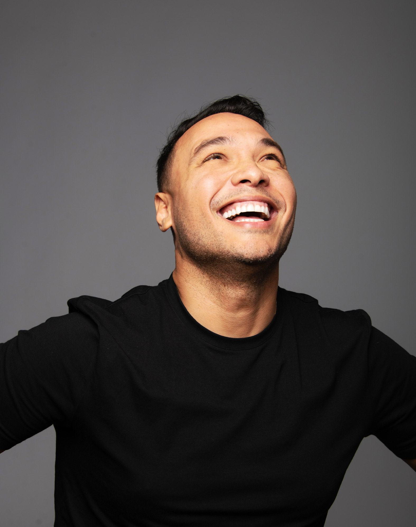 Rafael Ingannamorte muestra su lado irreverente en  “100 frases para meditar mientras…”