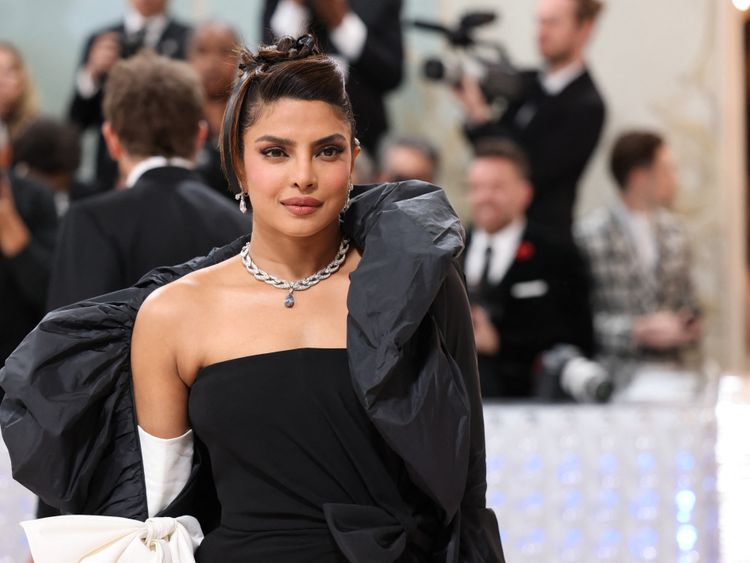 Priyanka Chopra Jonas lució un collar valorado en 25 millones de dólares de Bulgari en la Met Gala