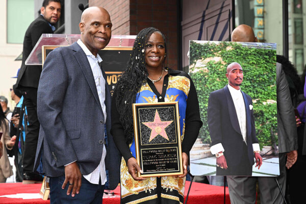 California Love: Tupac honrado con estrella en Hollywood