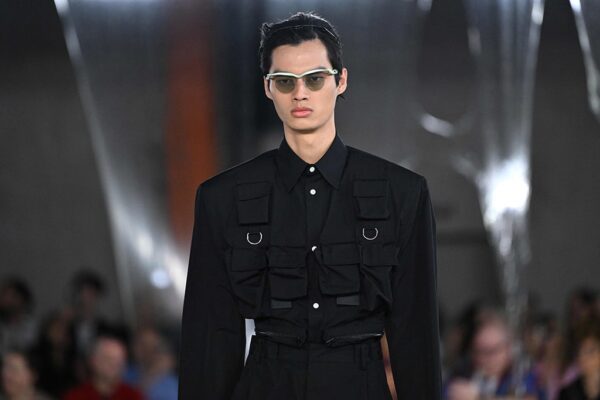 El dúo Prada-Simons brinda elegancia y comodidad en el desfile masculino de Milán