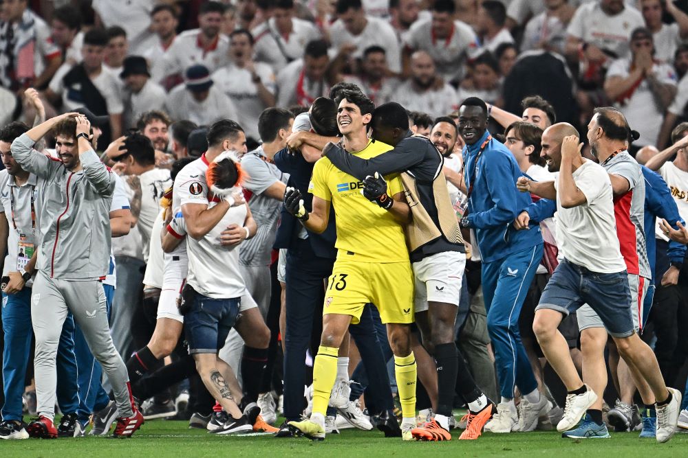 Bounou brilla en la victoria del Sevilla sobre la Roma para ganar la Europa League