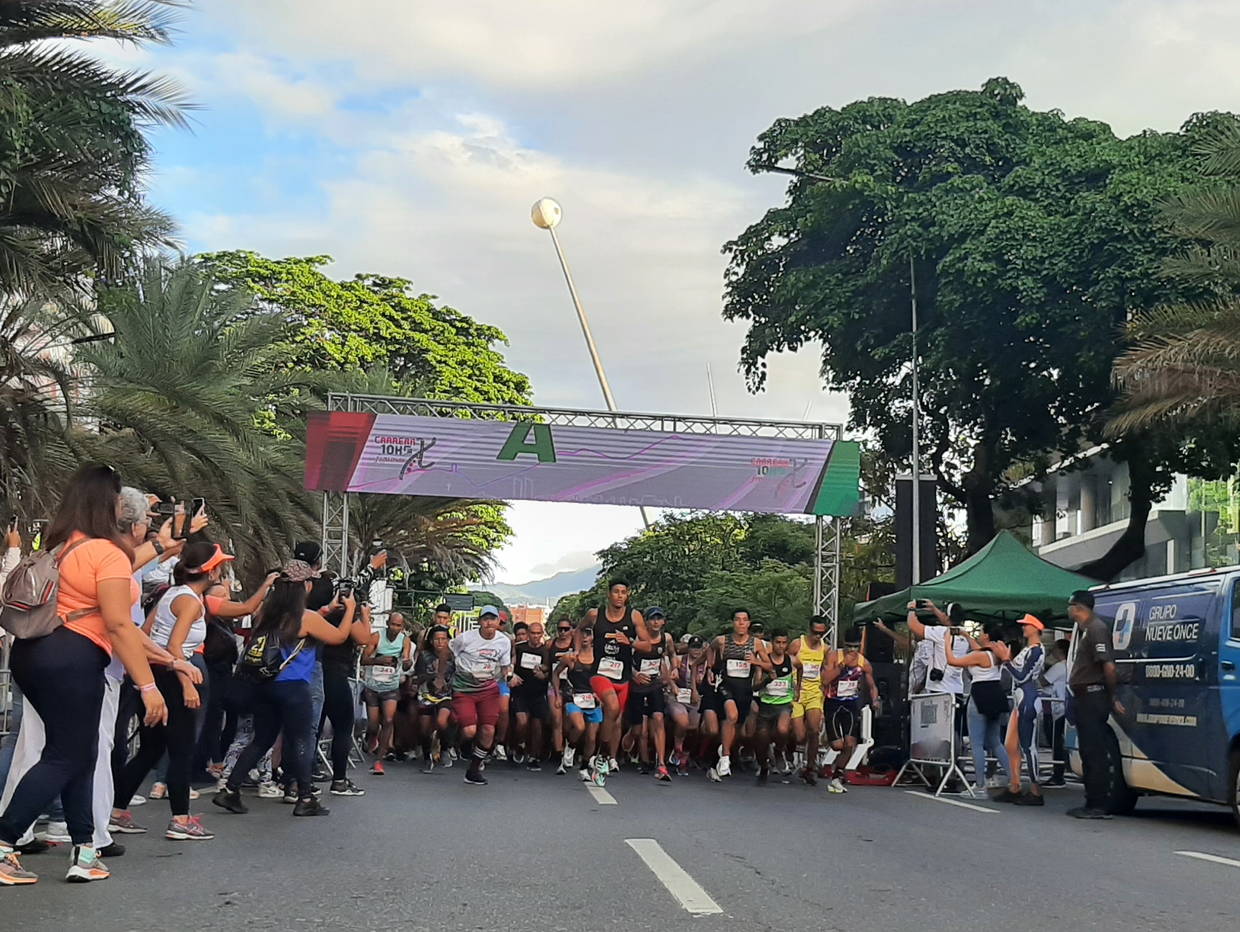 Jesús Freites y Génesis Ruiz triunfan en la segunda edición  de la carrera Farma 10K
