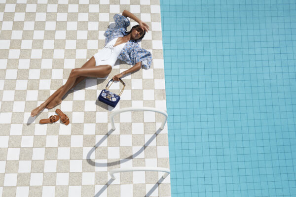 Con LV Junto a La Piscina, Louis Vuitton propone un estilo de colección totalmente distinto para viajar a través de la temporada del verano